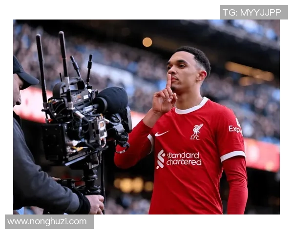 阿诺德单场丢失球权25次创英超新纪录引发热议